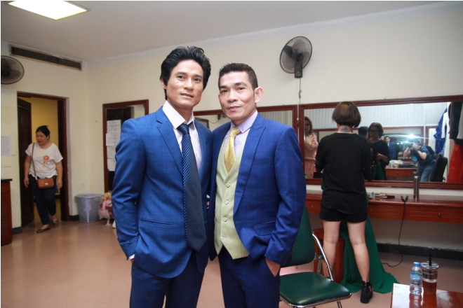 Chế Linh phiêu cùng hai con trai trên sân khấu ảnh 16